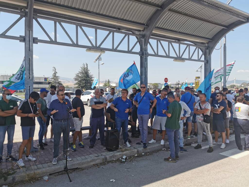 Prosegue la mobilitazione dei lavoratori della logistica a San Nicola di Melfi