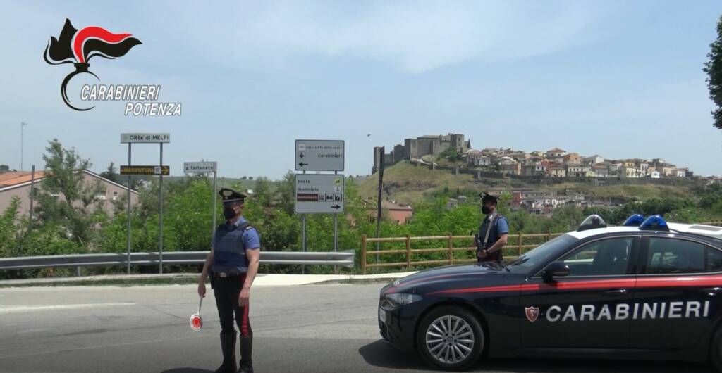 Ricettazione di barattoli di pomodoro, carabinieri di Melfi arrestano due persone