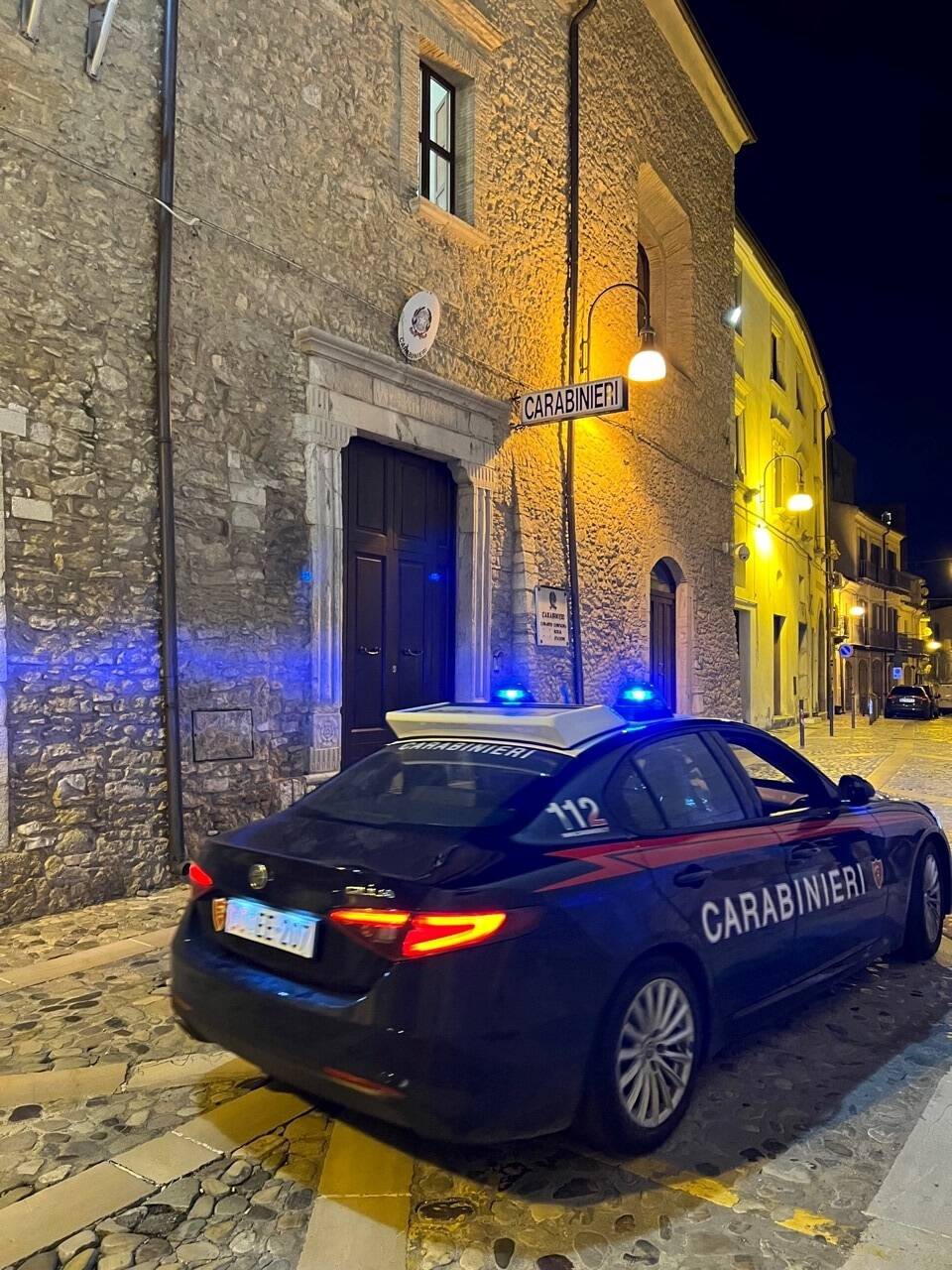 Barista di 35 anni ucciso a coltellate in provincia di Matera: arrestato un 20enne