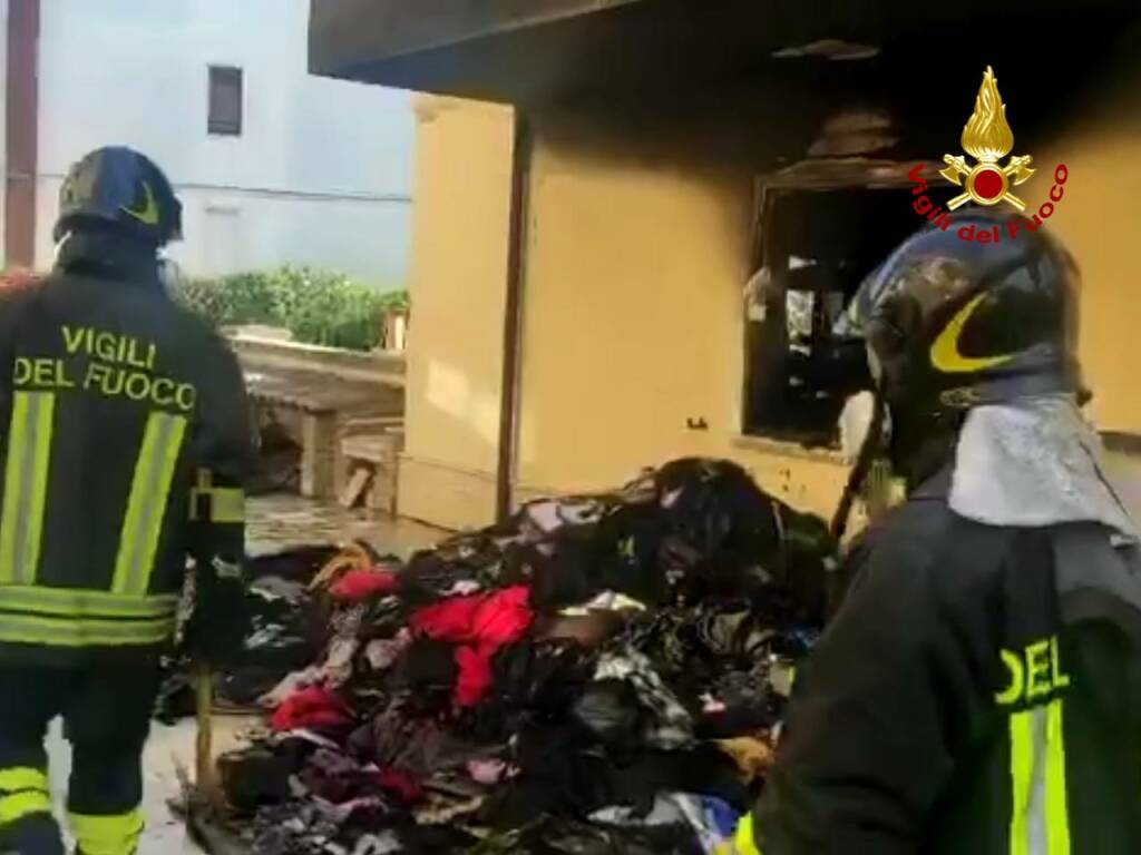 Abitazione in fiamme a Senise, intervengono i Vigili del Fuoco