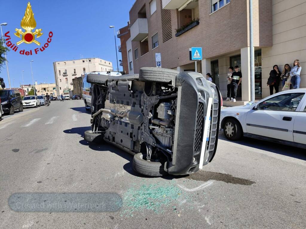 Scontro tra auto a Matera, tre feriti
