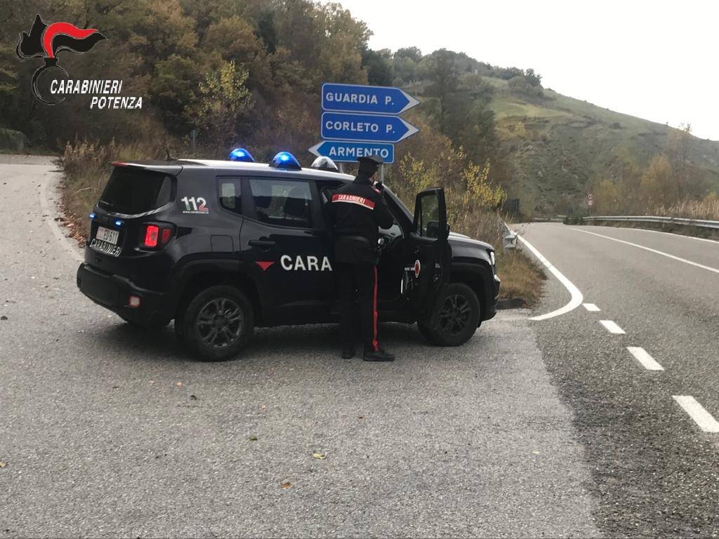 Furti notturni in provincia di Potenza, dopo inseguimento carabinieri recuperano refurtiva