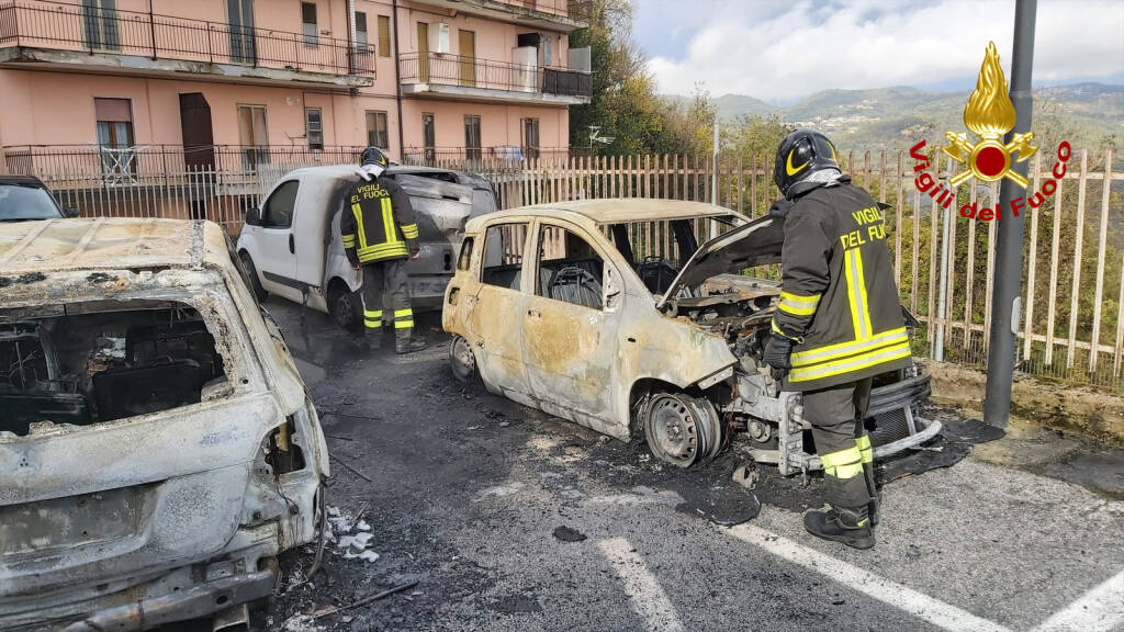 Auto incendiate a Ruoti, intervengono i Vigli del Fuoco