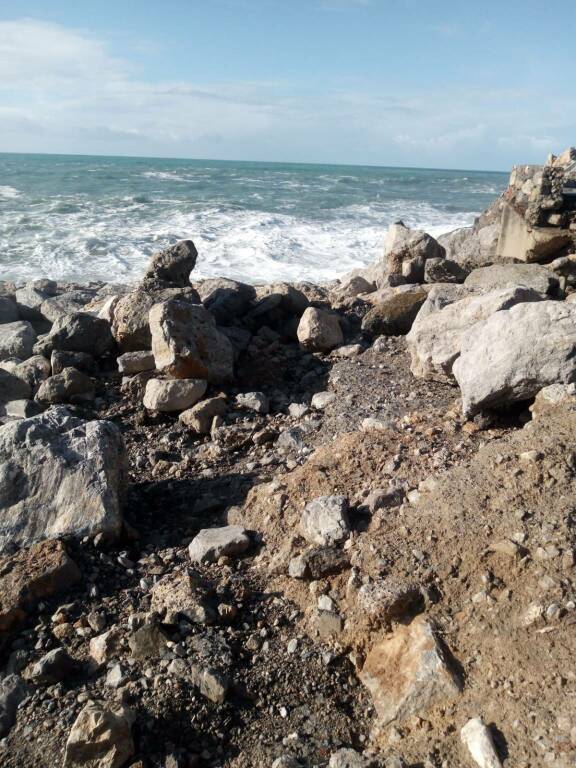 Mareggiata a Maratea, il grido di allarme dei pescatori: “Serve intervento di somma urgenza”