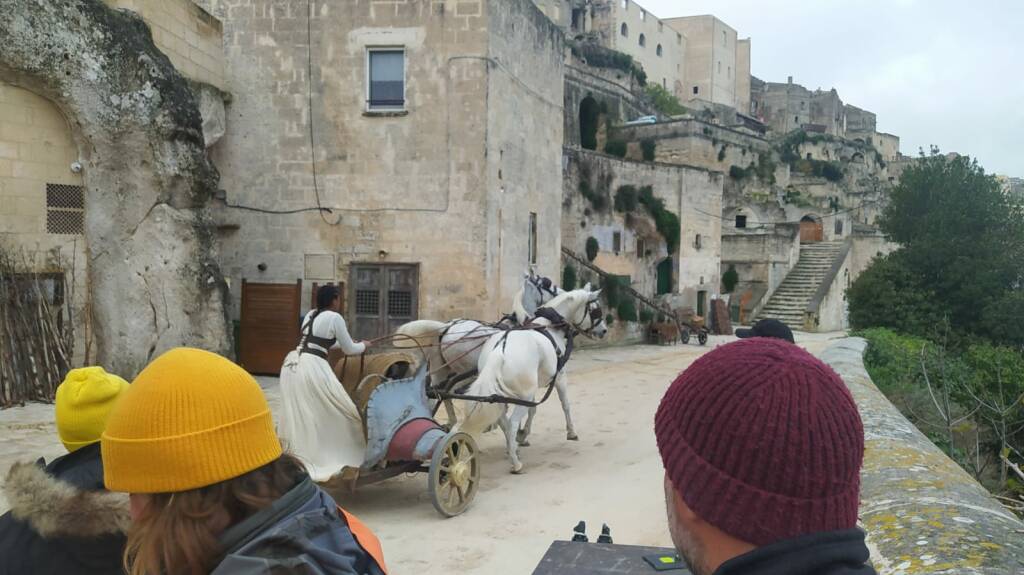 Riprese cinematografiche nei Sassi, sopralluogo del sindaco