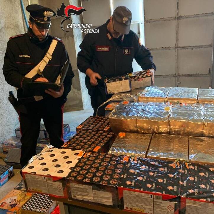 Carabinieri sequestrano 100 chili di fuochi d’artificio nel Potentino