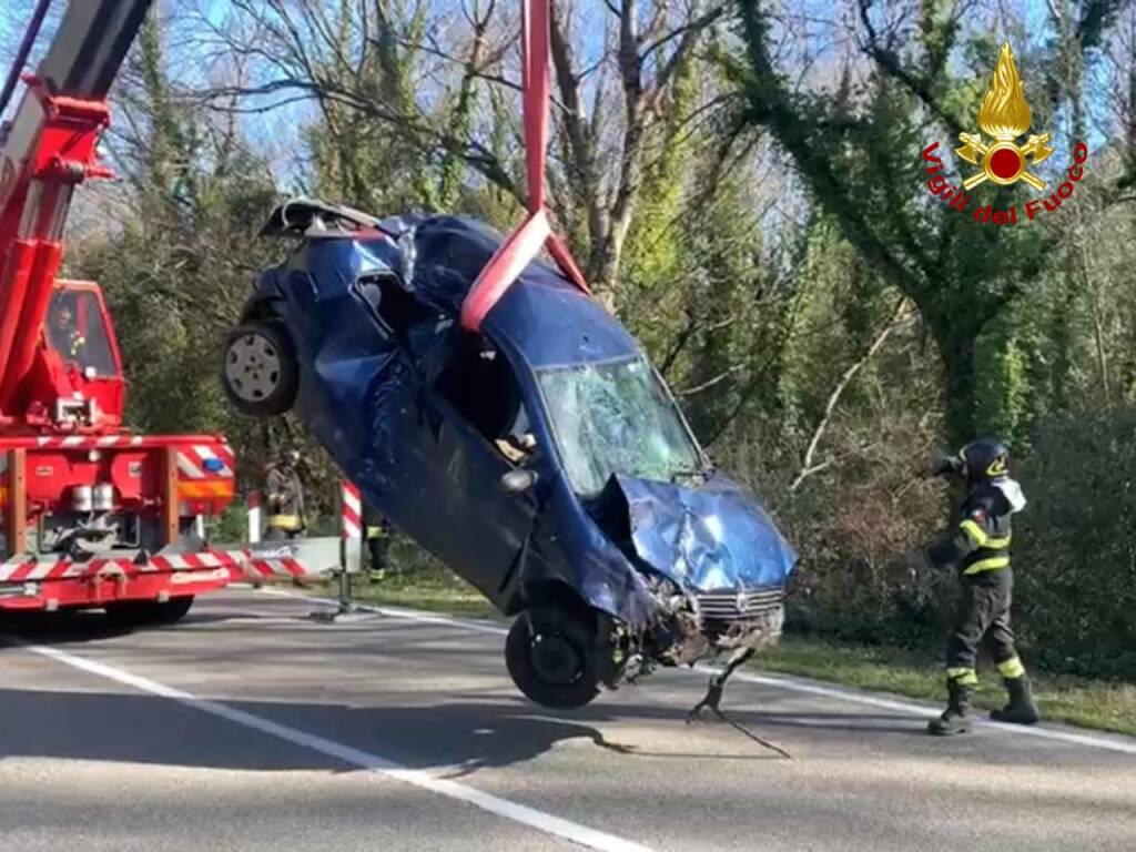 Incidente stradale: due feriti