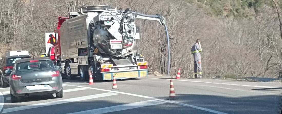 Trasporto acque reflue Centro Oli Eni, terzo incidente in un anno: cisterna per poco non finisce nel Pertusillo