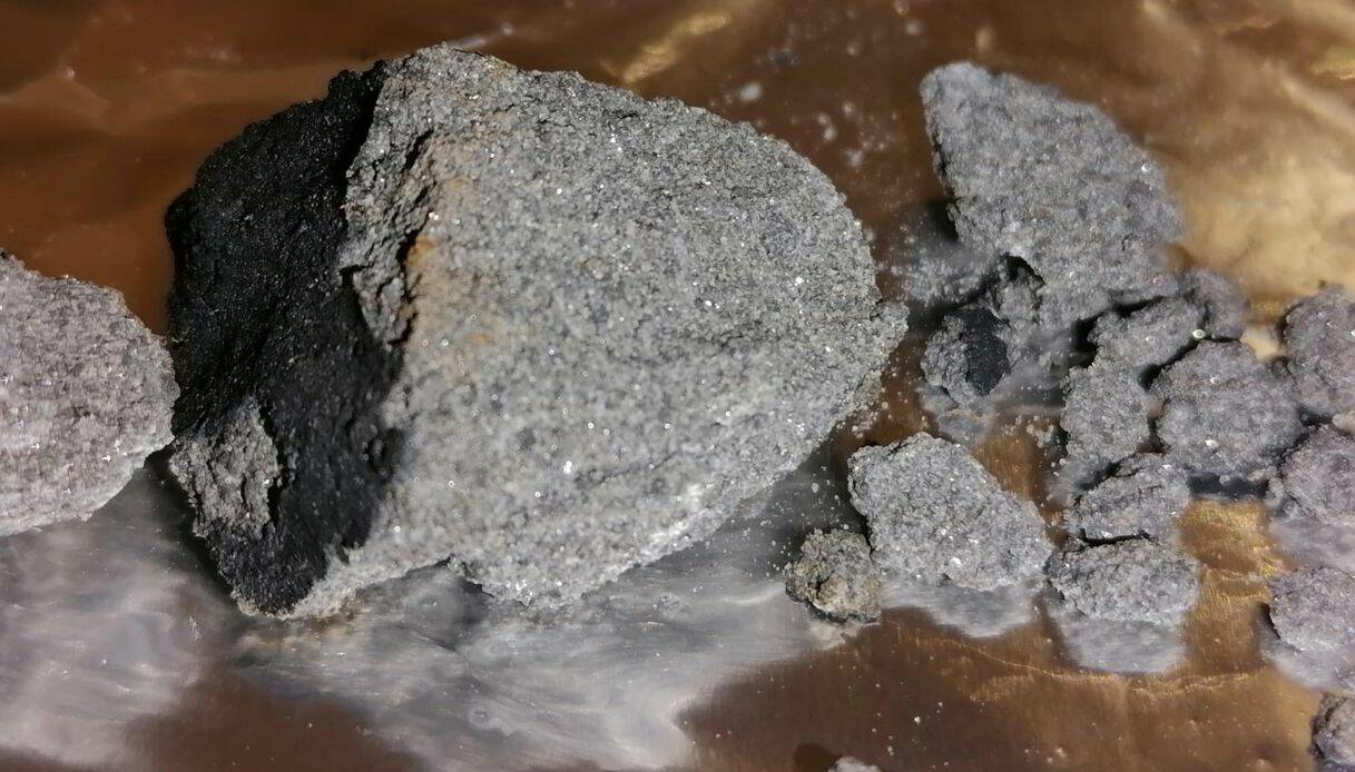 Meteorite caduto su un balcone a Matera: “evento straordinario”