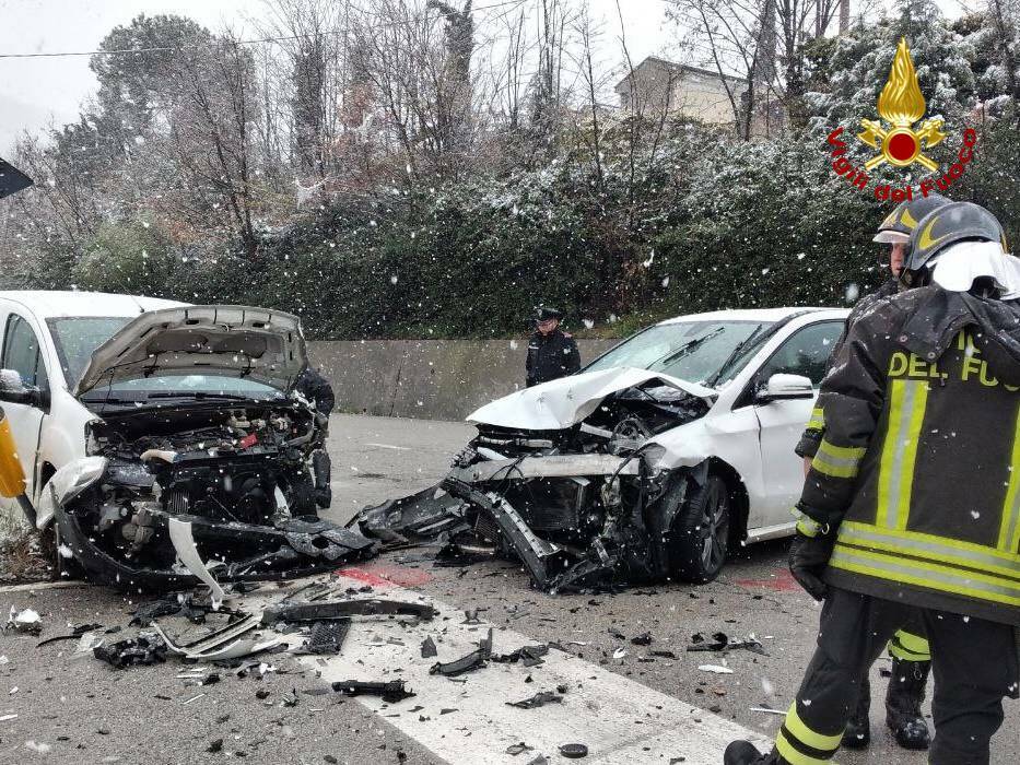 Incidente stradale a Marsico Nuovo, due auto coinvolte