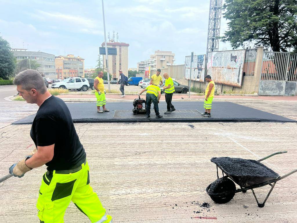 Sicurezza stradale, a Matera dossi artificiali e azione repressiva contro la sosta selvaggia