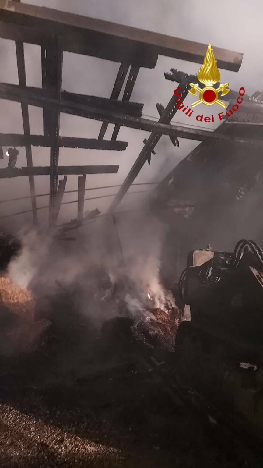 Incendio in un capannone a Pomarico