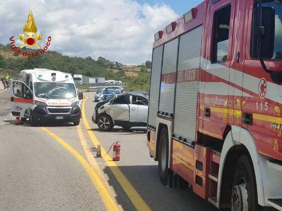 Incidente sul Raccordo Sicignano-Potenza, due donne ferite