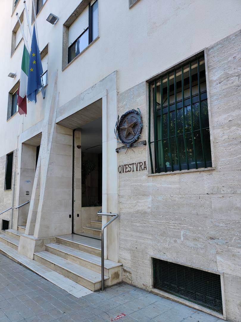 Sorpreso dalla Polizia su scooter rubato, 21enne denunciato a Matera