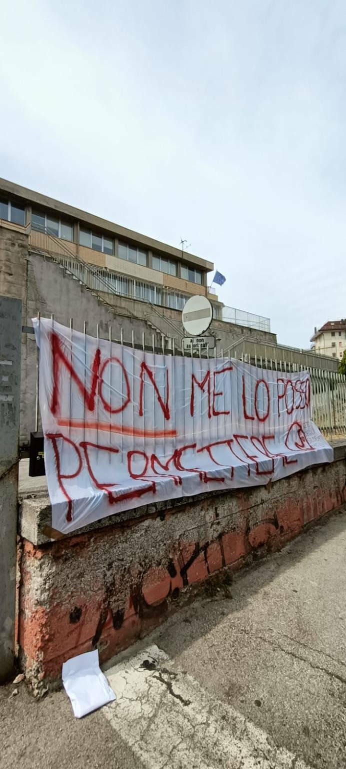 Manifestazione studenti lucani contro il caro scuola