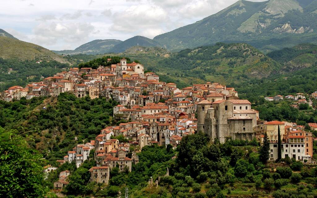 Basilicata. Spopolamento e mito del buon villaggio