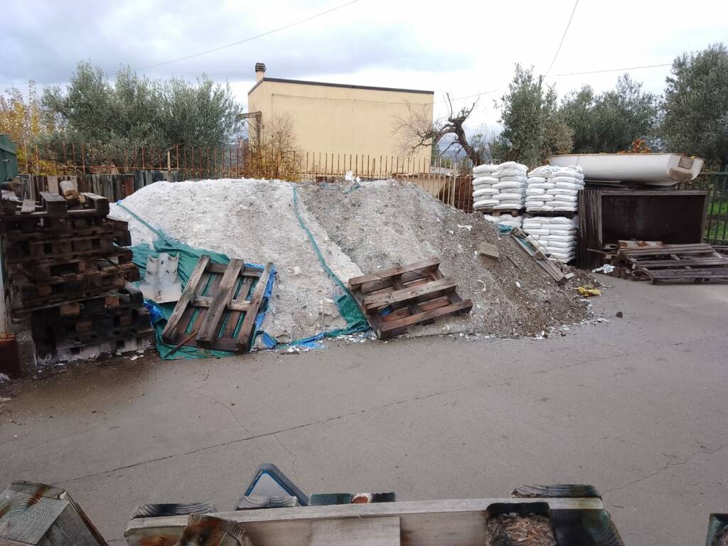Spreco di sale alla Provincia di Matera: quello dell’anno scorso disperso in un piazzale, ma ne compra altro