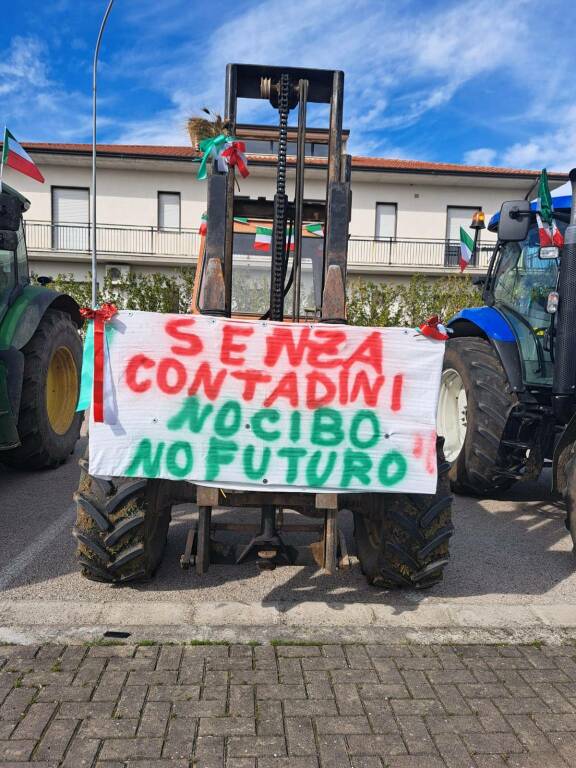 Agricoltori e allevatori lucani di nuovo in presidio sotto la Regione