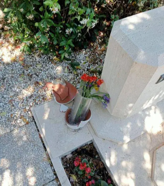 Enrico Berlinguer, profanata la tomba: è la terza volta nell’arco di appena due mesi