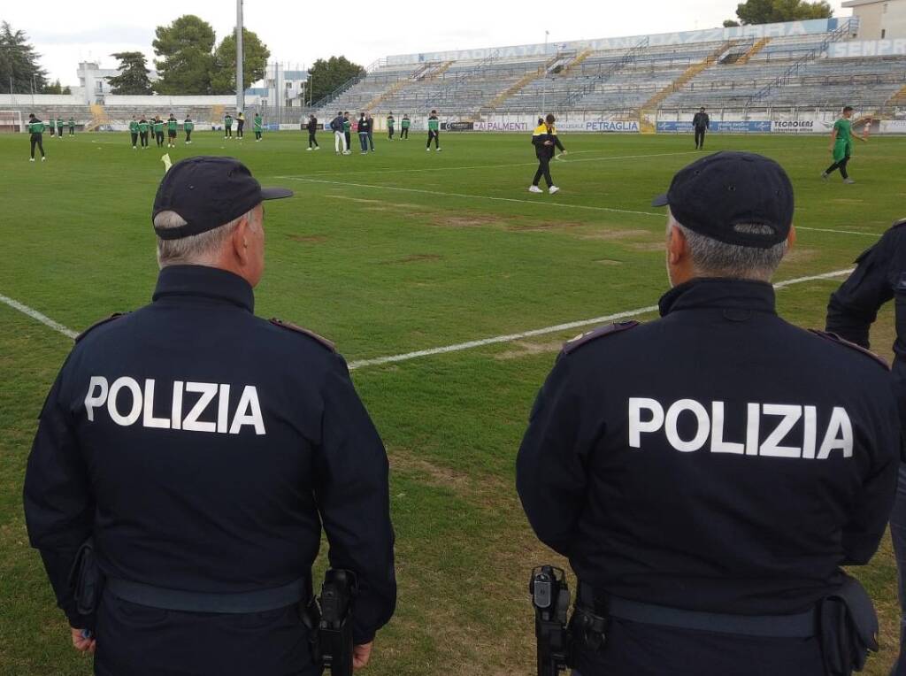 Polizia allo stadio di Matera 