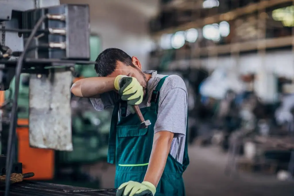 Di lavoro si muore e poi si torna a morire