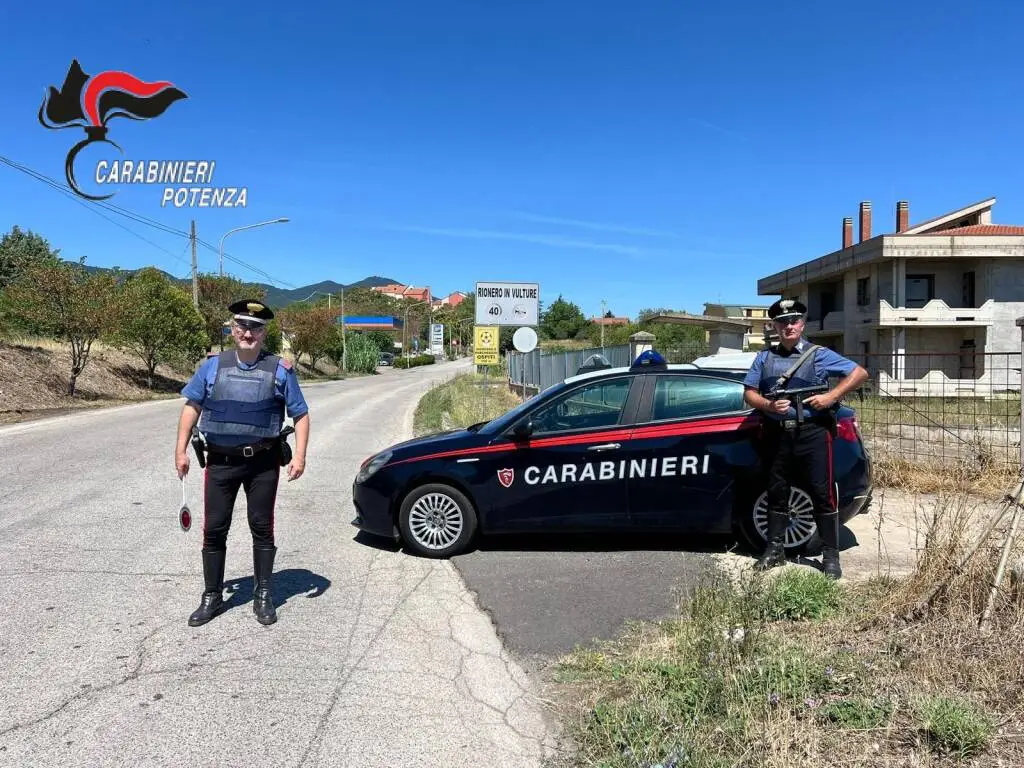 Spara alla porta del vicino, 28enne arrestato a Rionero in Vulture