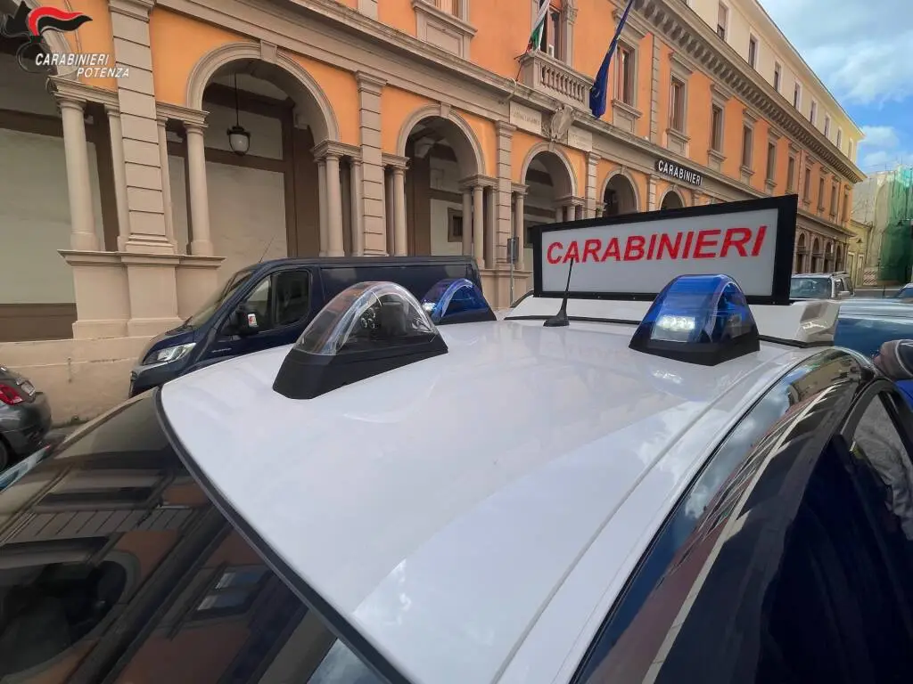 Sorpreso con droga tenta di sfuggire ai carabinieri, 29enne arrestato ad Avigliano